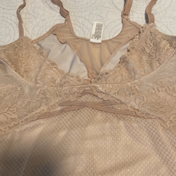 Ladies bodysuit need bra size S/P. New never worn - Picture 2 of 5